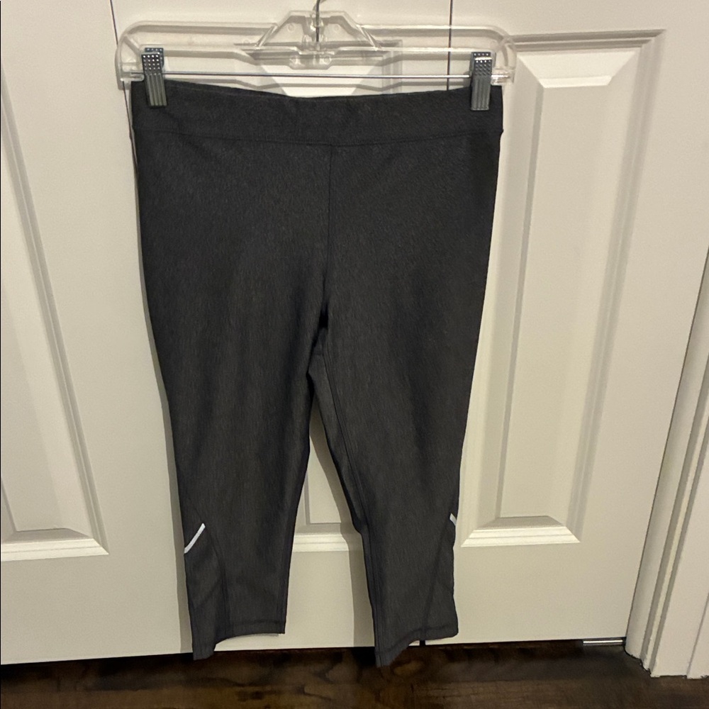 Xersion Charcoal Gray Performance Capri Leggings